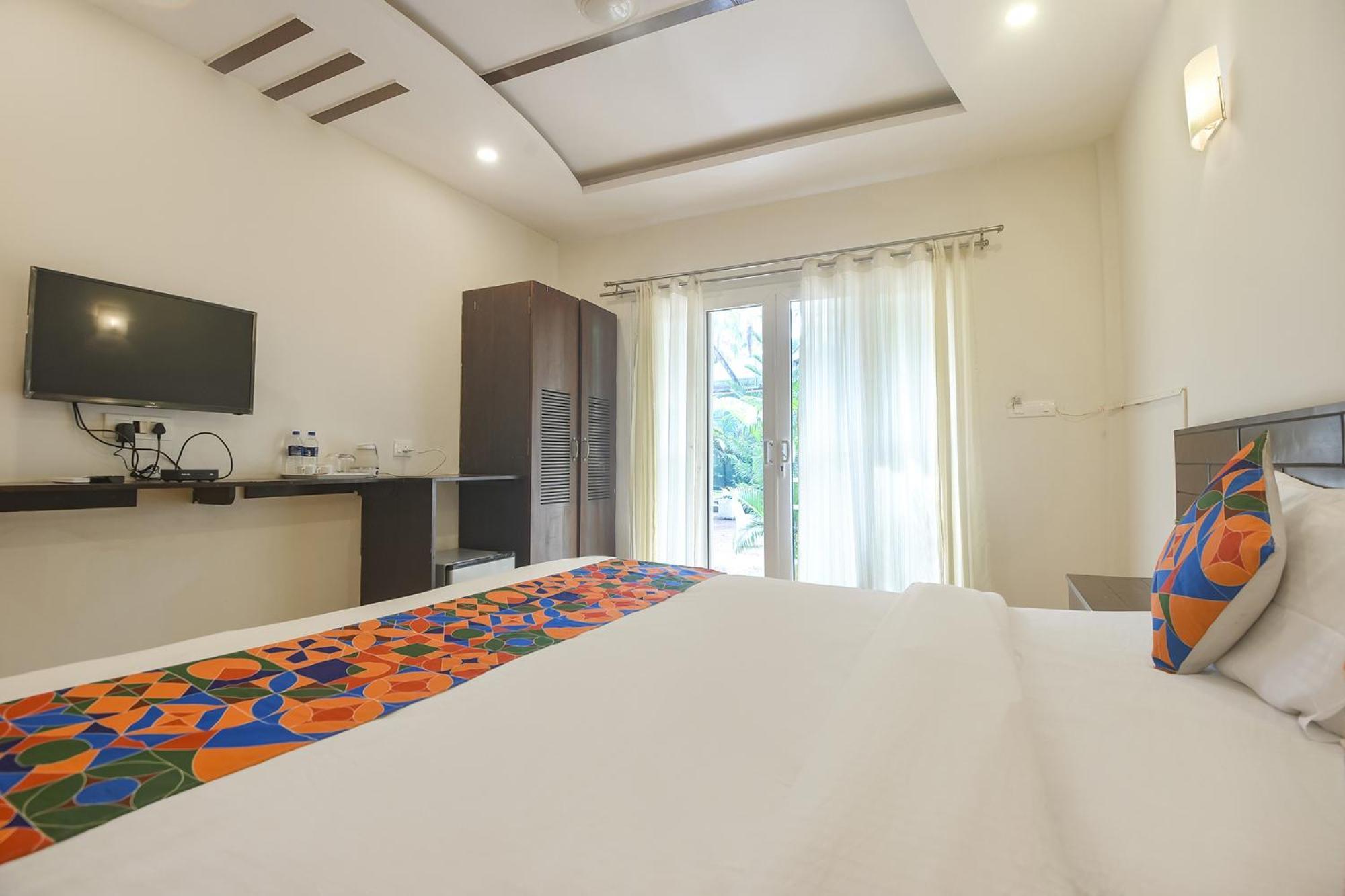 Fabhotel La Volga - Nr Morjim Beach Ngoại thất bức ảnh